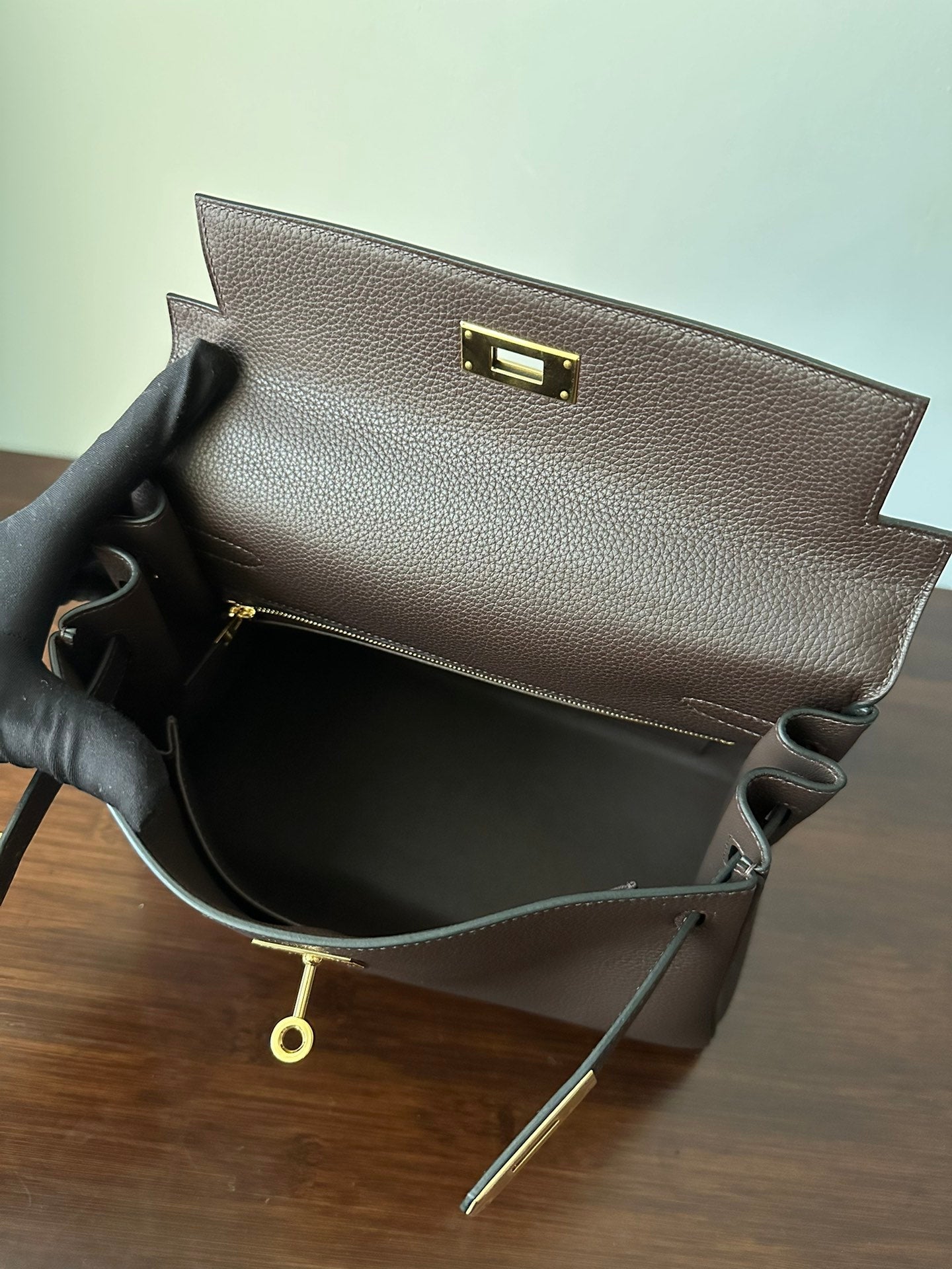 HM ケリー 28cm チョコレート トーゴ ゴールド金具