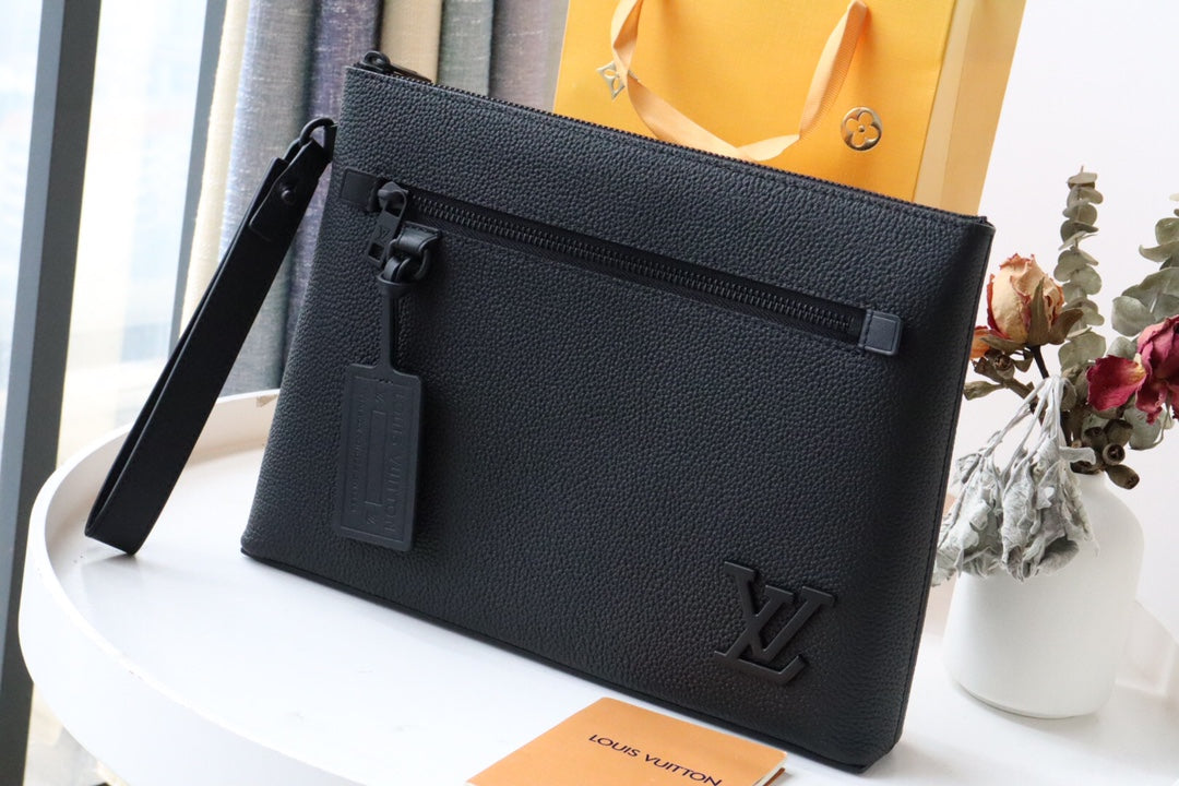 POCHETTE TAKEOFF 30 AEROGRAMME EN CUIR DE VEAU NOIR