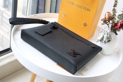 POCHETTE TAKEOFF 30 AEROGRAMME EN CUIR DE VEAU NOIR