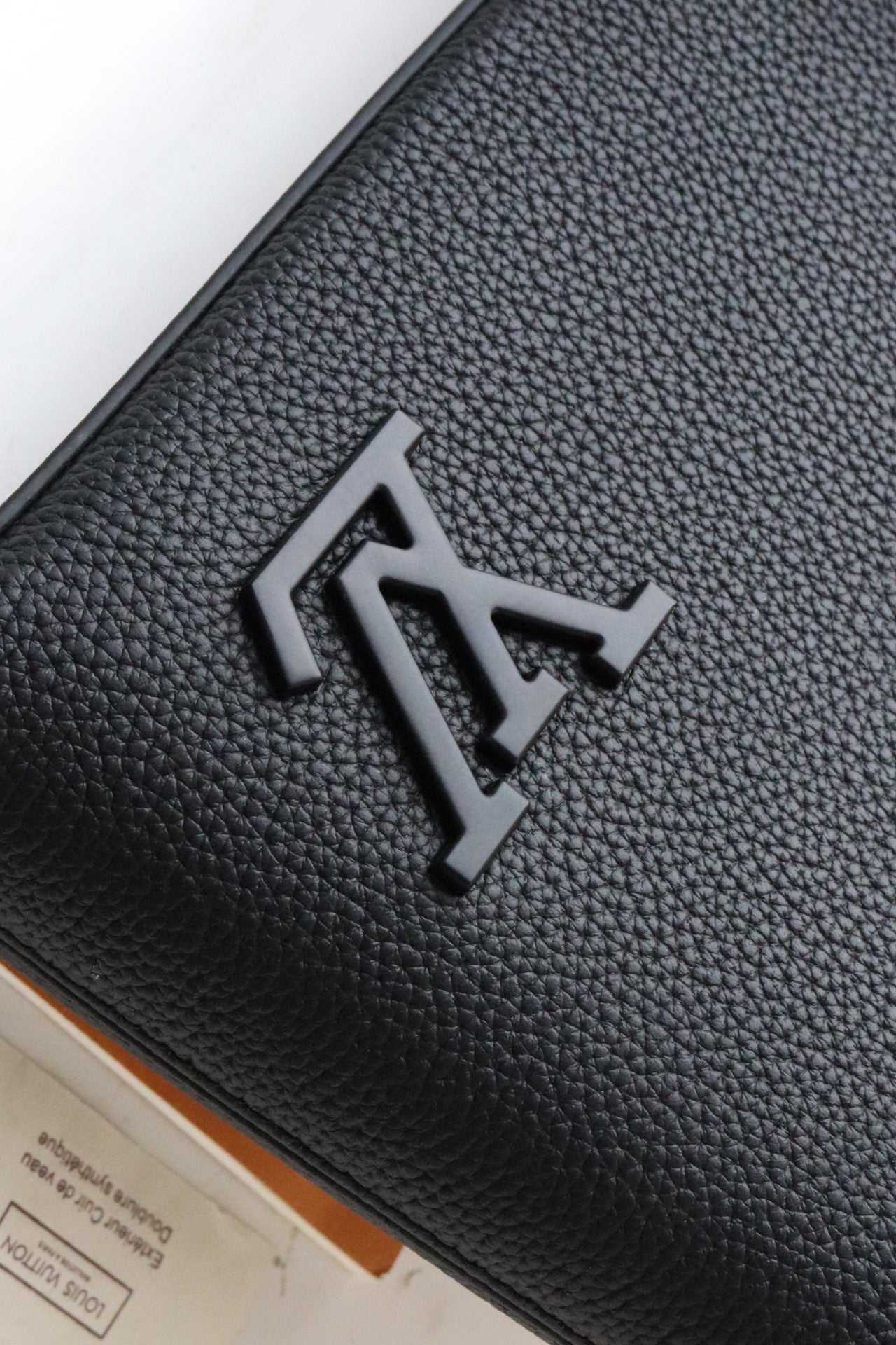 POCHETTE TAKEOFF 30 AEROGRAMME EN CUIR DE VEAU NOIR