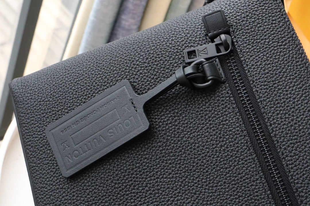 POCHETTE TAKEOFF 30 AEROGRAMME EN CUIR DE VEAU NOIR