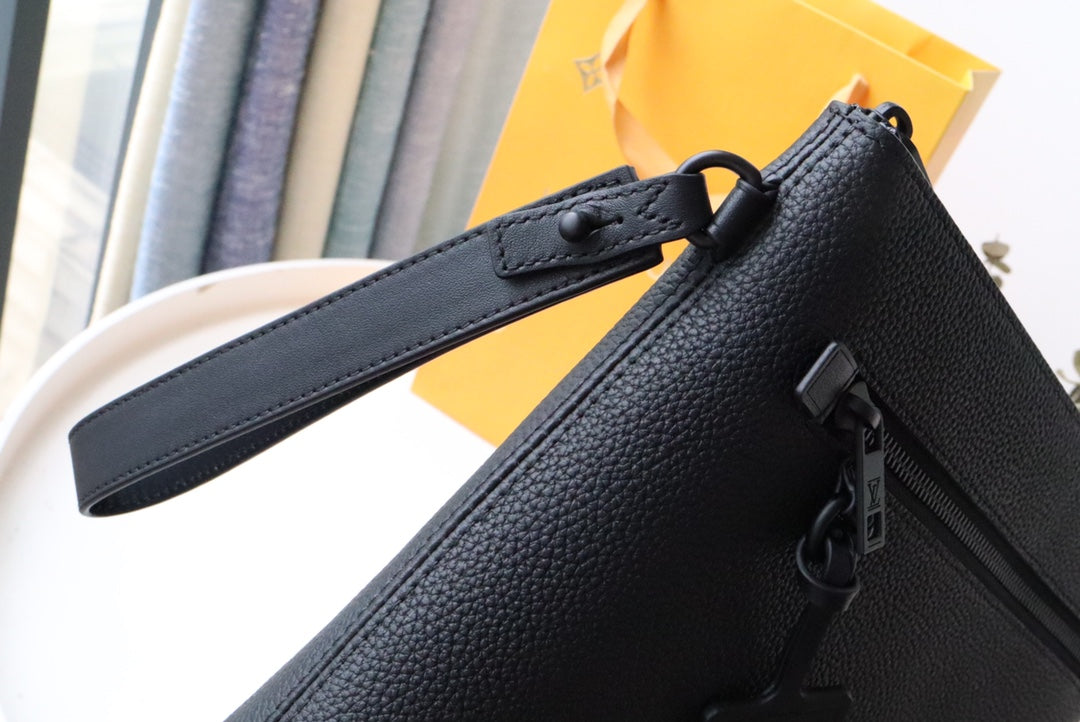 POCHETTE TAKEOFF 30 AEROGRAMME EN CUIR DE VEAU NOIR