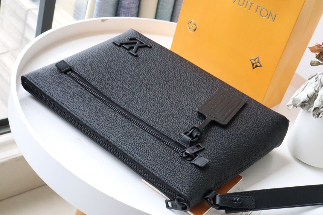 POCHETTE TAKEOFF 30 AEROGRAMME EN CUIR DE VEAU NOIR