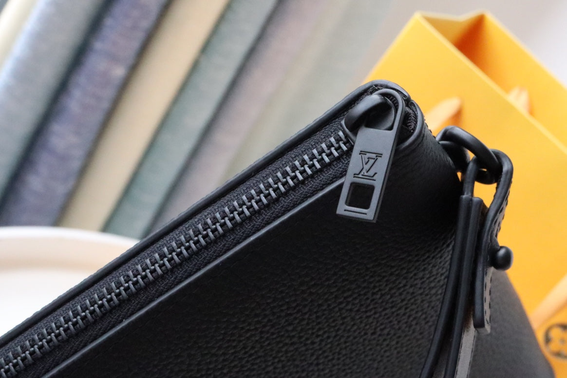 POCHETTE TAKEOFF 30 AEROGRAMME EN CUIR DE VEAU NOIR