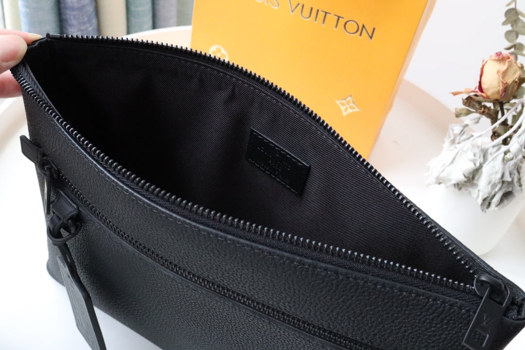 POCHETTE TAKEOFF 30 AEROGRAMME EN CUIR DE VEAU NOIR