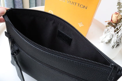 POCHETTE TAKEOFF 30 AEROGRAMME EN CUIR DE VEAU NOIR