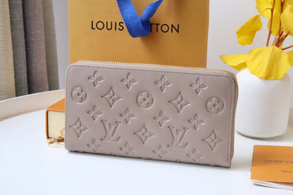 PORTEFEUILLE ZIPPY 19 EN CUIR D'AGNEAU GAUFRÉ BEIGE