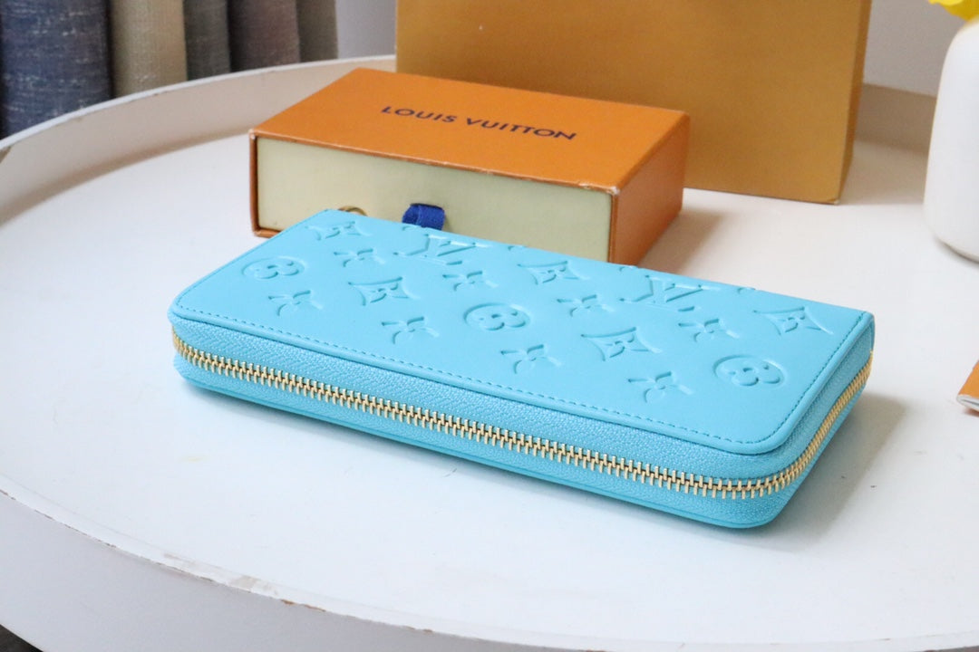 PORTEFEUILLE ZIPPY 19 BLEU NUAGE EN CUIR D'AGNEAU GAUFRÉ