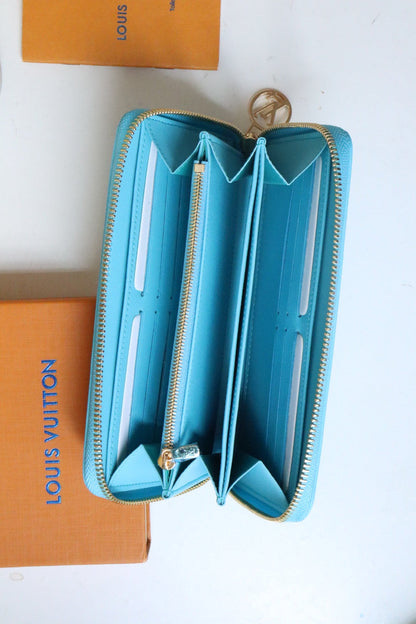 PORTEFEUILLE ZIPPY 19 BLEU NUAGE EN CUIR D'AGNEAU GAUFRÉ
