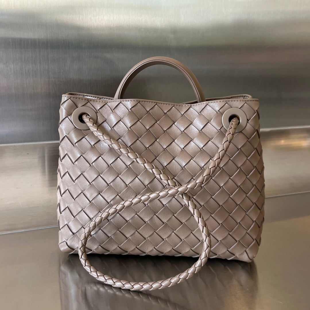 BV スモール アンダモ 25cm チョコレート ラムスキン