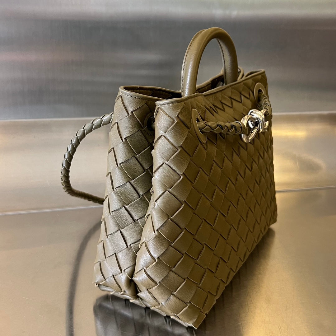 BV PETIT ANDIAMO 25CM CUIR D'AGNEAU OLIVE FONCÉ 