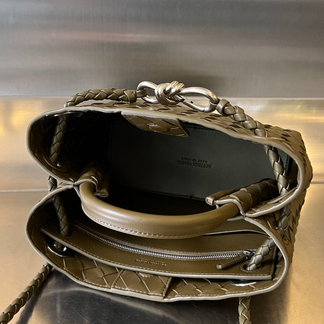 BV PETIT ANDIAMO 25CM CUIR D'AGNEAU OLIVE FONCÉ 