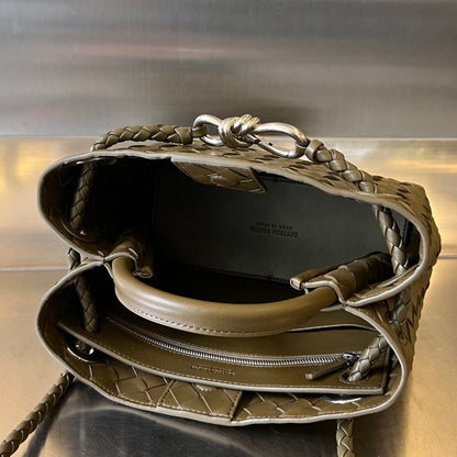 BV PETIT ANDIAMO 25CM CUIR D'AGNEAU OLIVE FONCÉ 