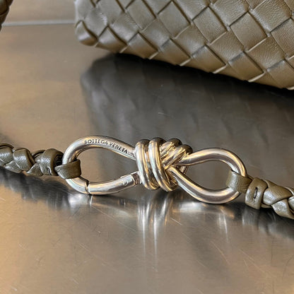 BV PETIT ANDIAMO 25CM CUIR D'AGNEAU OLIVE FONCÉ 