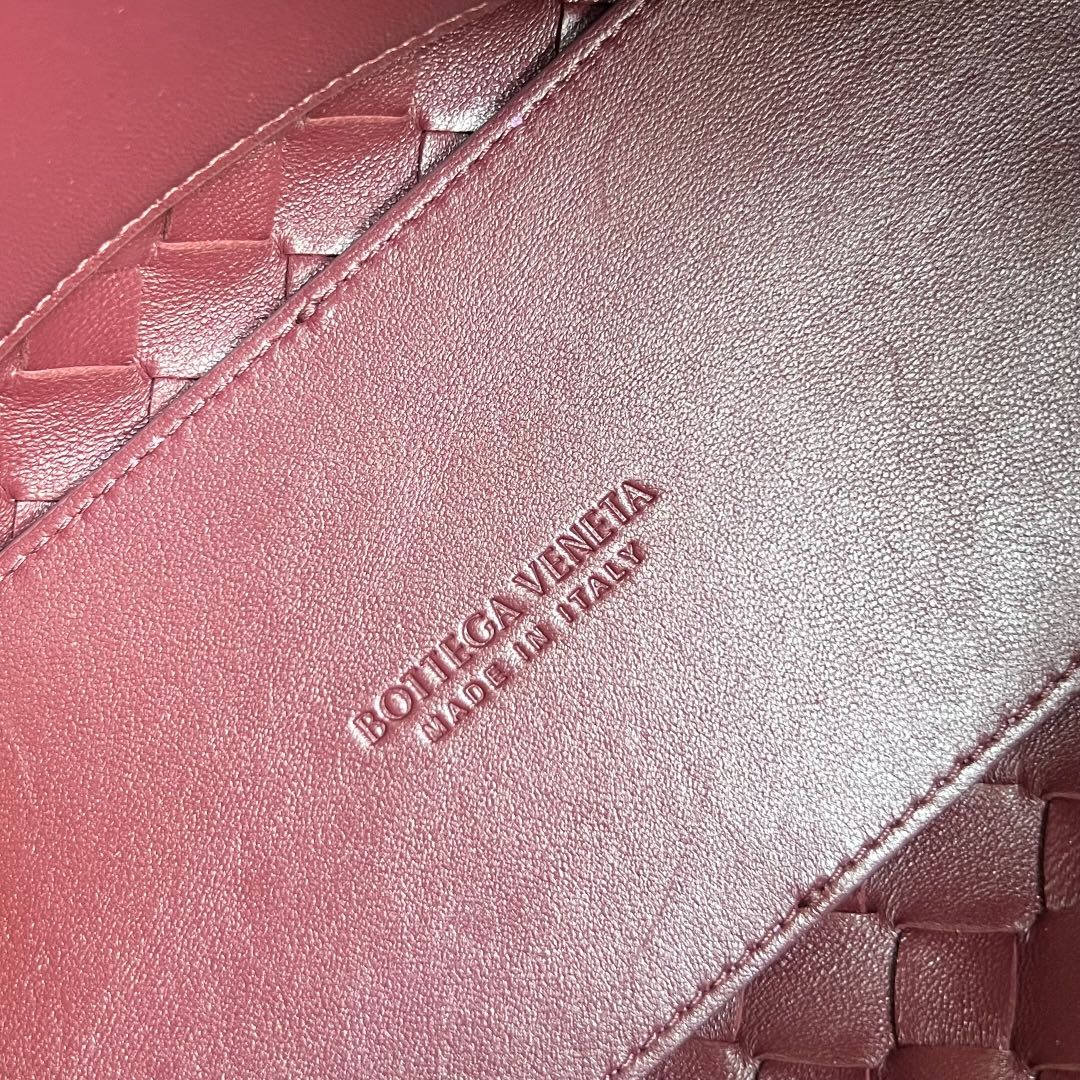 BV PETIT ANDIAMO 25CM CUIR D'AGNEAU ROUGE FONCÉ 