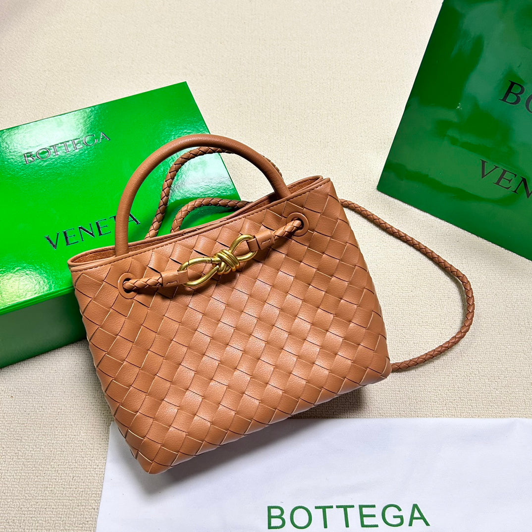 BV PETIT ANDIAMO 25CM CUIR D'AGNEAU DORÉ 