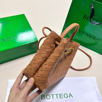 BV PETIT ANDIAMO 25CM CUIR D'AGNEAU DORÉ 