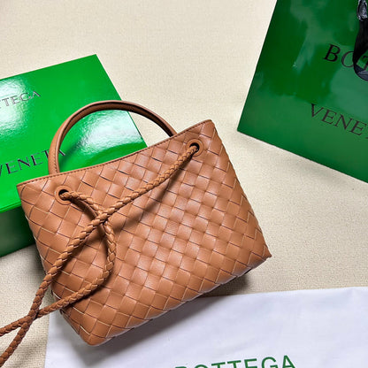 BV PETIT ANDIAMO 25CM CUIR D'AGNEAU DORÉ 