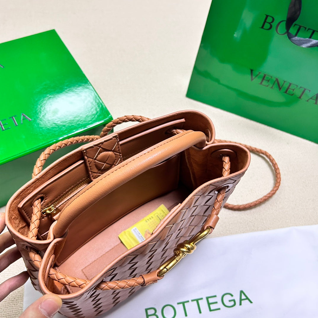 BV PETIT ANDIAMO 25CM CUIR D'AGNEAU DORÉ 