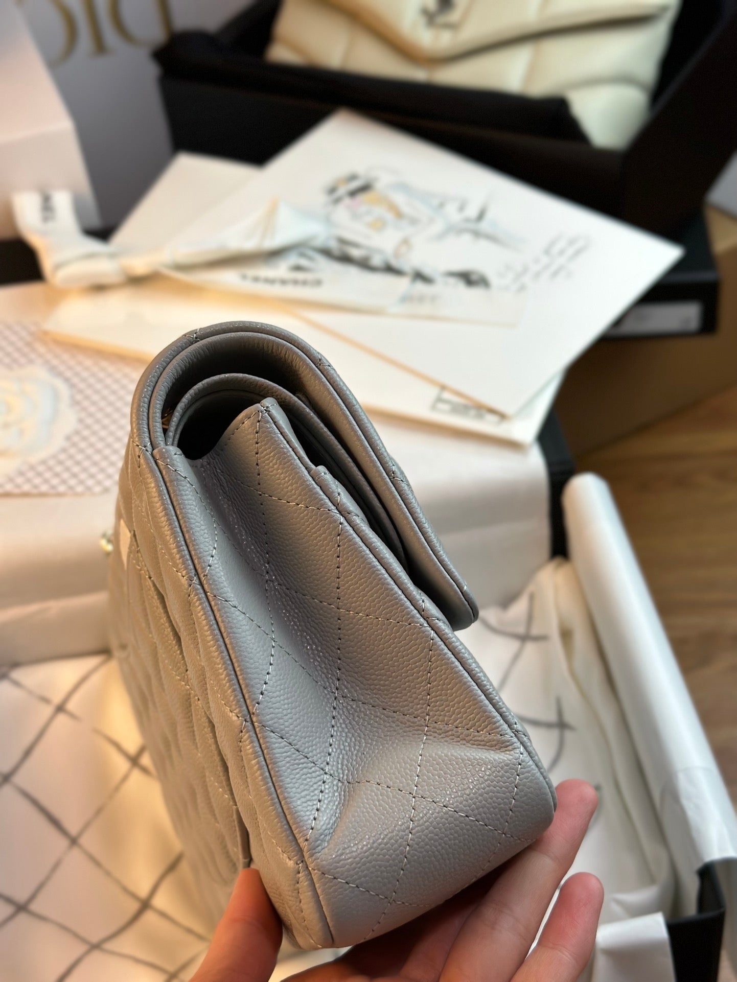 SAC À RABAT 25 CM QUINCAILLERIE DORÉE CAVIAR GRIS 