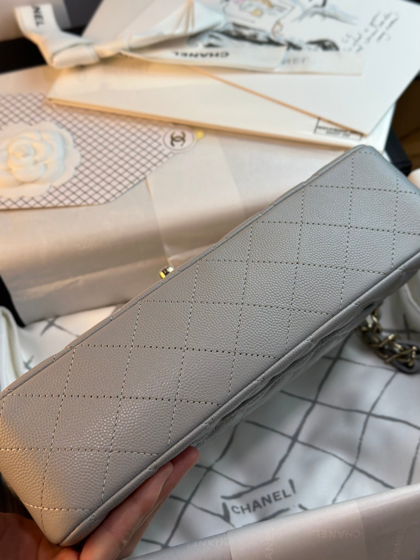 SAC À RABAT 25 CM QUINCAILLERIE DORÉE CAVIAR GRIS 