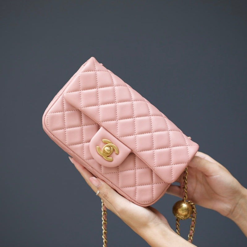 MINI SAC À RABAT RECTANGLE 20 CM EN CUIR D'AGNEAU ROSE QUINCAILLERIE DORÉE