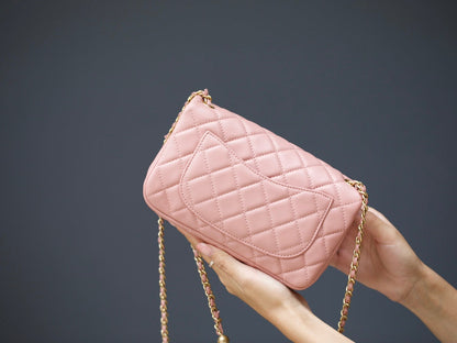 MINI SAC À RABAT RECTANGLE 20 CM EN CUIR D'AGNEAU ROSE QUINCAILLERIE DORÉE