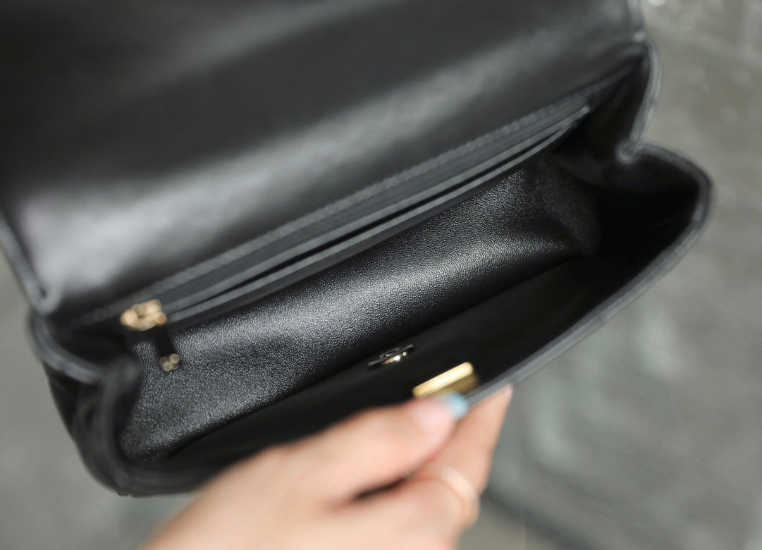 ミニ レクタングル フラップバッグ トップハンドル 20cm ブラック ラムスキン シルバー金具