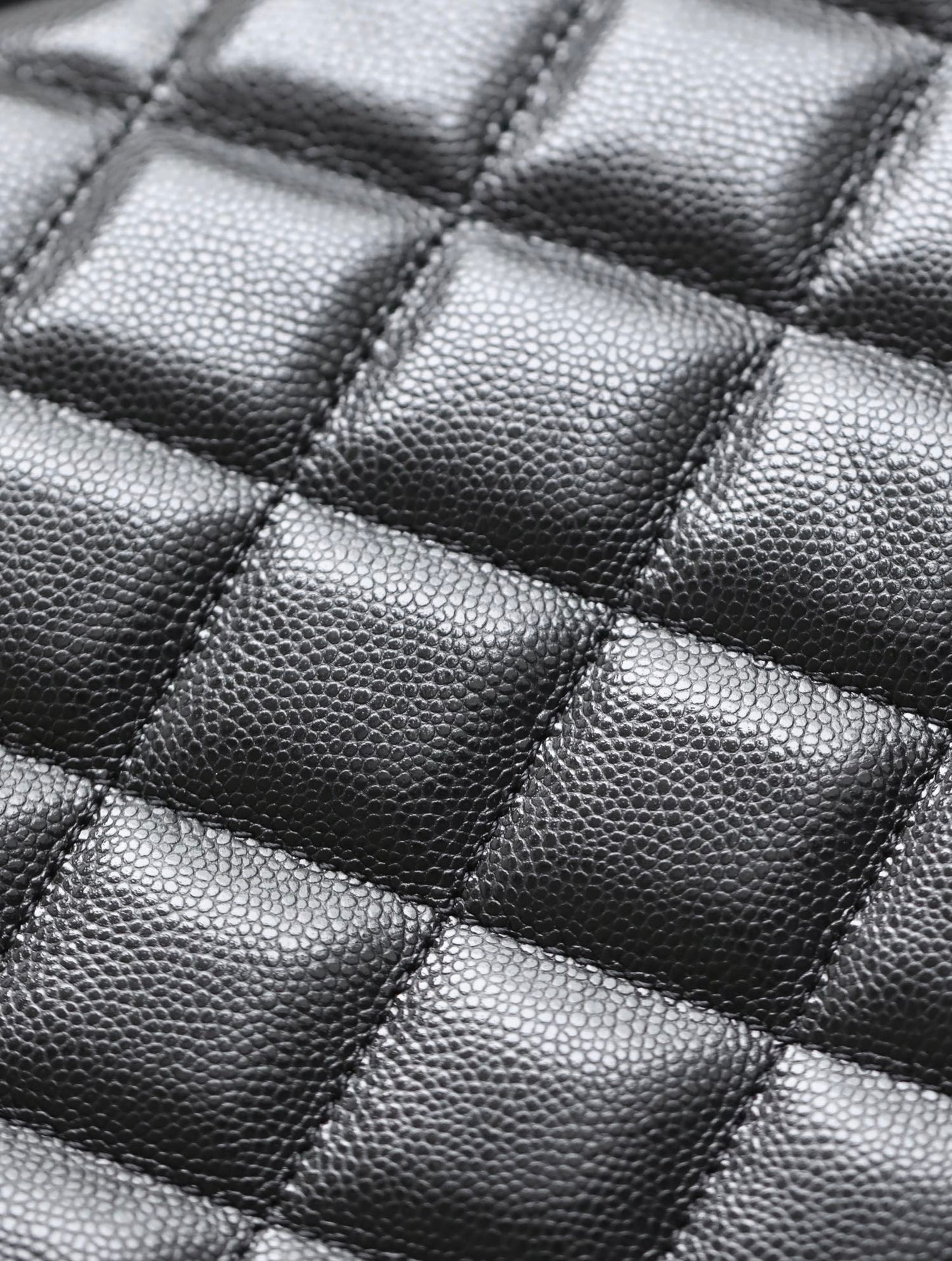 フラップバッグ マキシ 40cm ブラック キャビア シルバー金具
