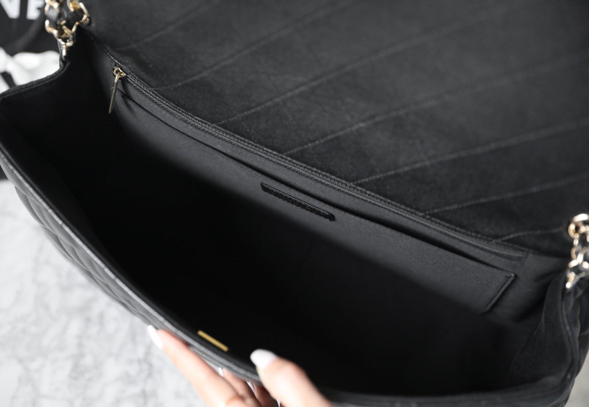 フラップバッグ マキシ 40cm ブラック キャビア シルバー金具
