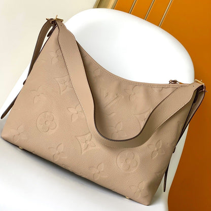 Sac fourre-tout MM 39 en cuir de vachette grainé beige monogrammé 