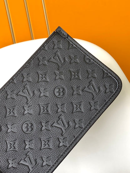 Sac fourre-tout MM 39 en cuir de vachette grainé noir monogrammé 