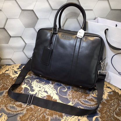 SERVIETTE 38 EN CUIR D'AGNEAU LISSE NOIR