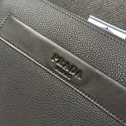 Pochette 26 en cuir de cerf noir avec logo en relief