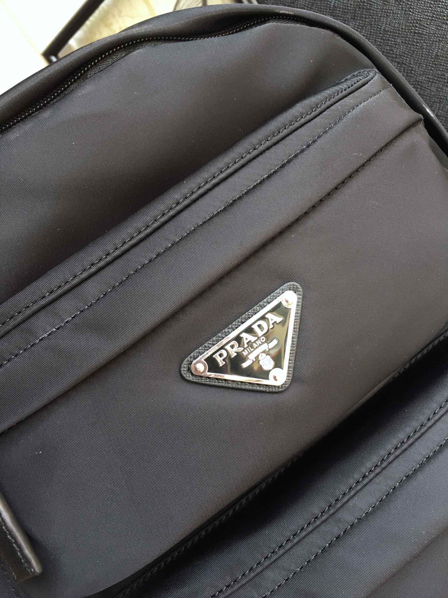 SAC À DOS À LOGO TRIANGLE 40 EN RE-NYLON NOIR