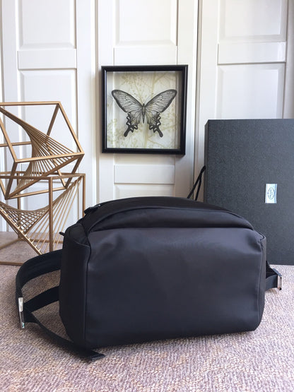 SAC À DOS À LOGO TRIANGLE 40 EN RE-NYLON NOIR