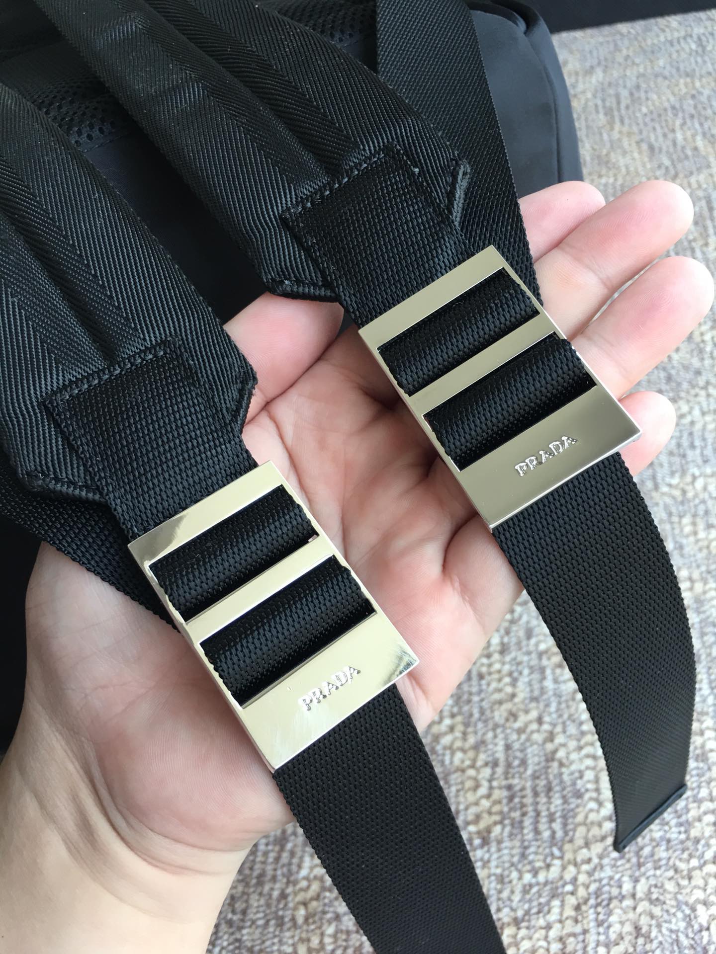 SAC À DOS À LOGO TRIANGLE 40 EN RE-NYLON NOIR