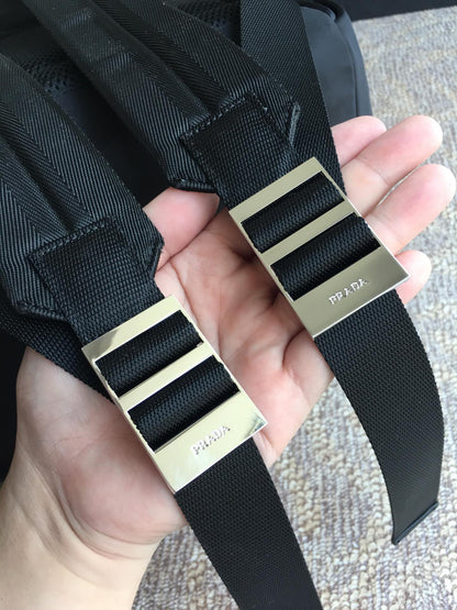 SAC À DOS À LOGO TRIANGLE 40 EN RE-NYLON NOIR