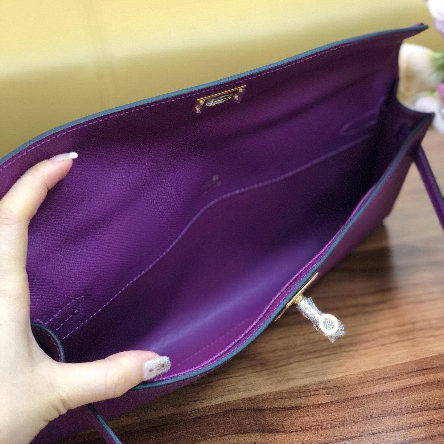 HM Kelly Cut 31 cm Cuir Swift Violet Ghw