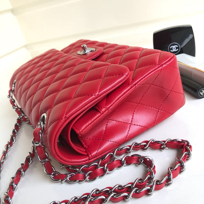 フラップバッグ ミディアム 25cm レッド ラムスキン シルバー金具