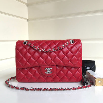 フラップバッグ ミディアム 25cm レッド ラムスキン シルバー金具