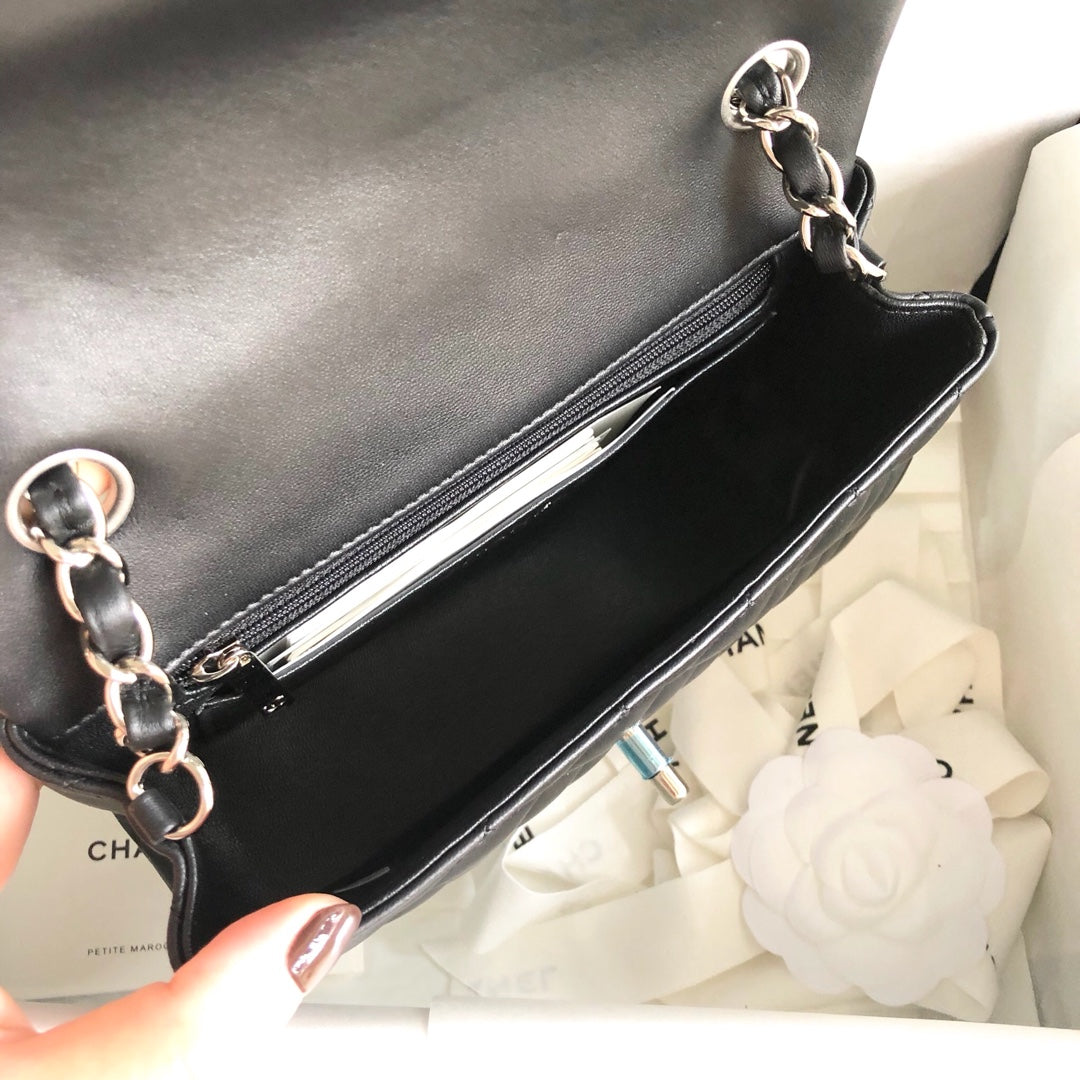 ミニ レクタングル フラップバッグ 20cm ブラック ラムスキン シルバー金具