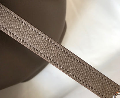 HM PICOTIN LOCK 22 TAUPE EPSOM AVEC SANGLE TRESSE