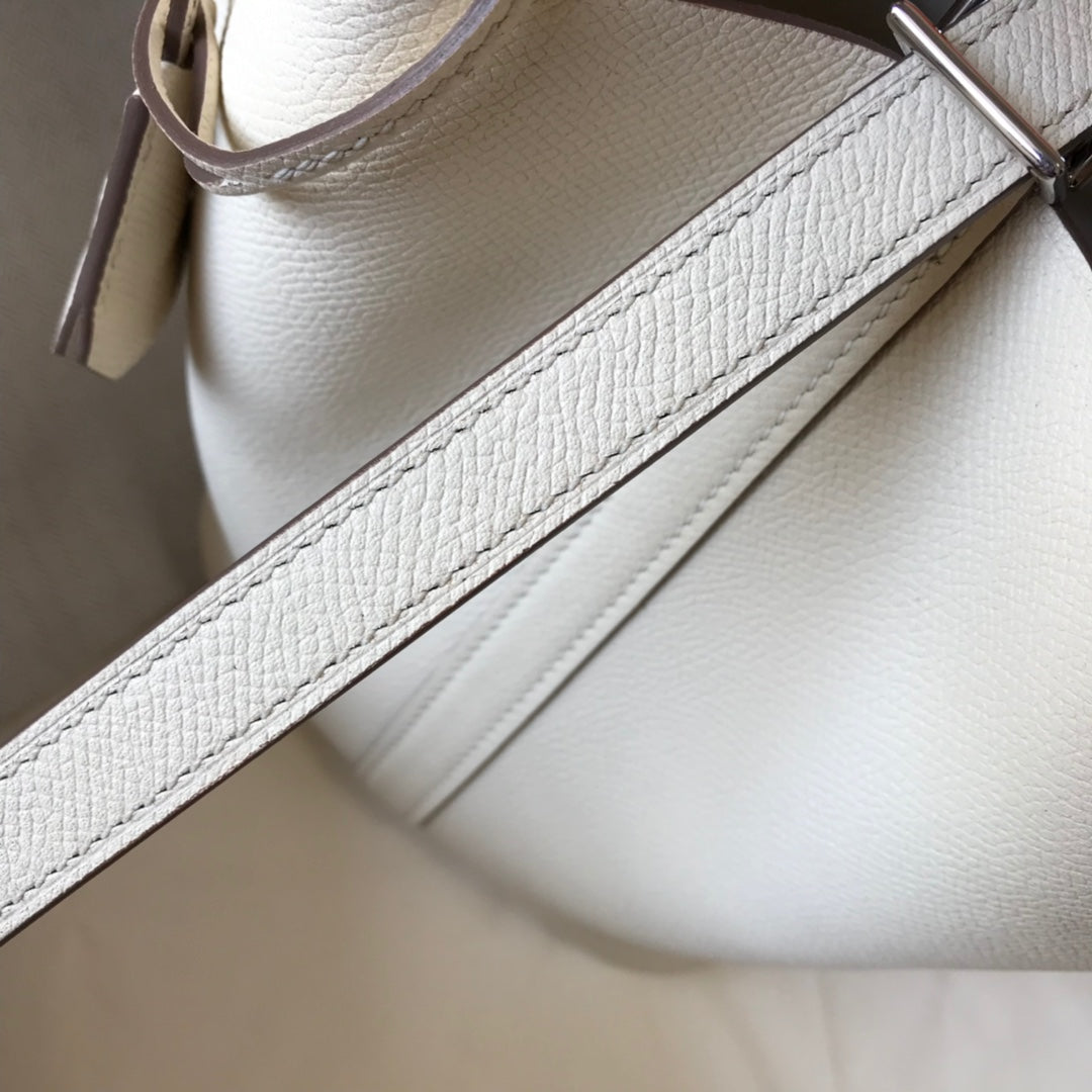 HM PICOTIN LOCK 18 EPSOM BLANC AVEC SANGLE TRESSE