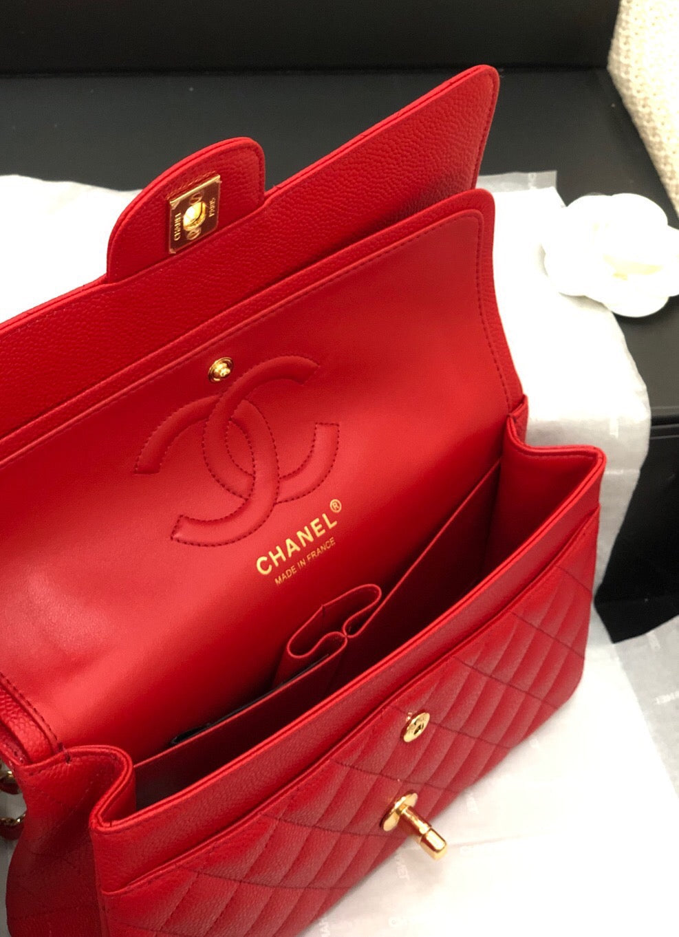 フラップバッグ ミディアム 25cm レッドキャビア ゴールド金具