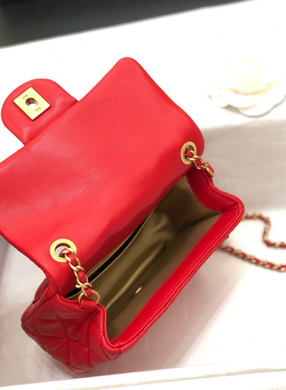 ミニスクエアクラシックフラップバッグ 17cm レッドラムスキン ゴールド金具