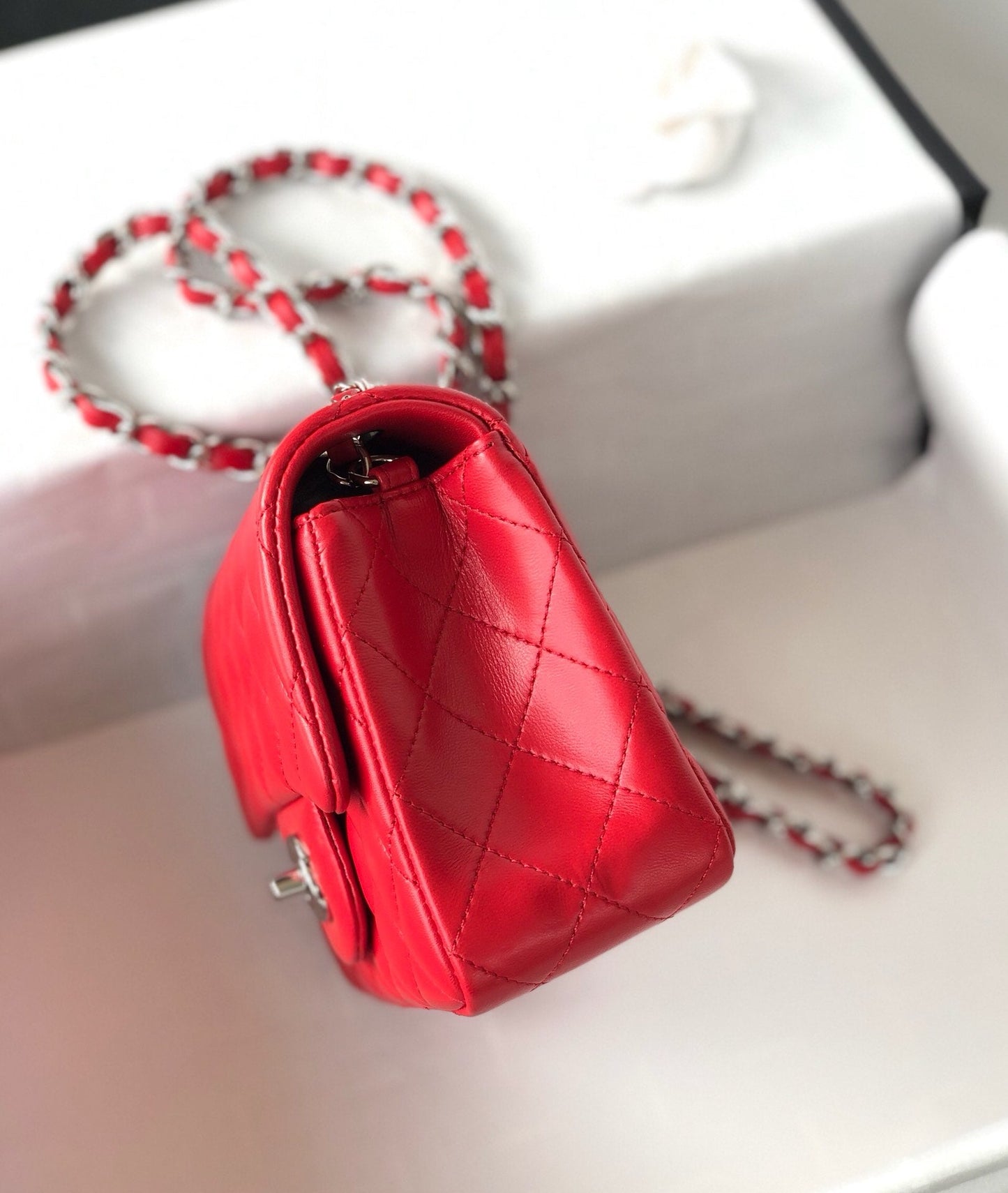 ミニスクエアフラップバッグ 17cm レッドラムスキン シルバー金具