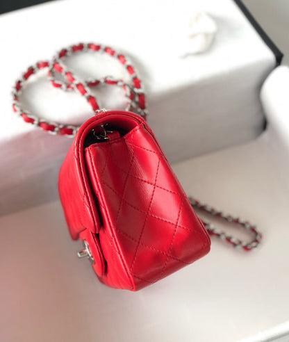 ミニスクエアフラップバッグ 17cm レッドラムスキン シルバー金具