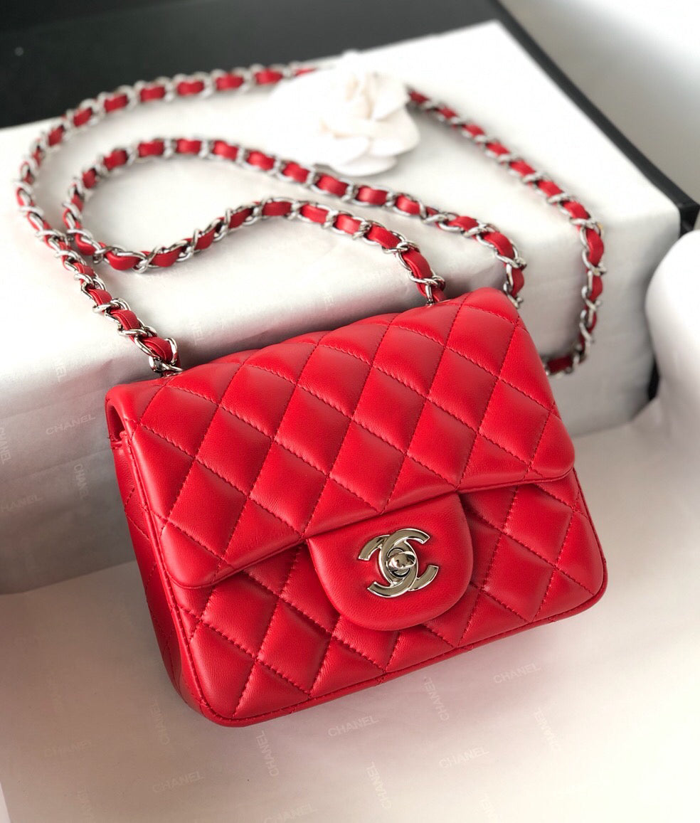 ミニスクエアフラップバッグ 17cm レッドラムスキン シルバー金具