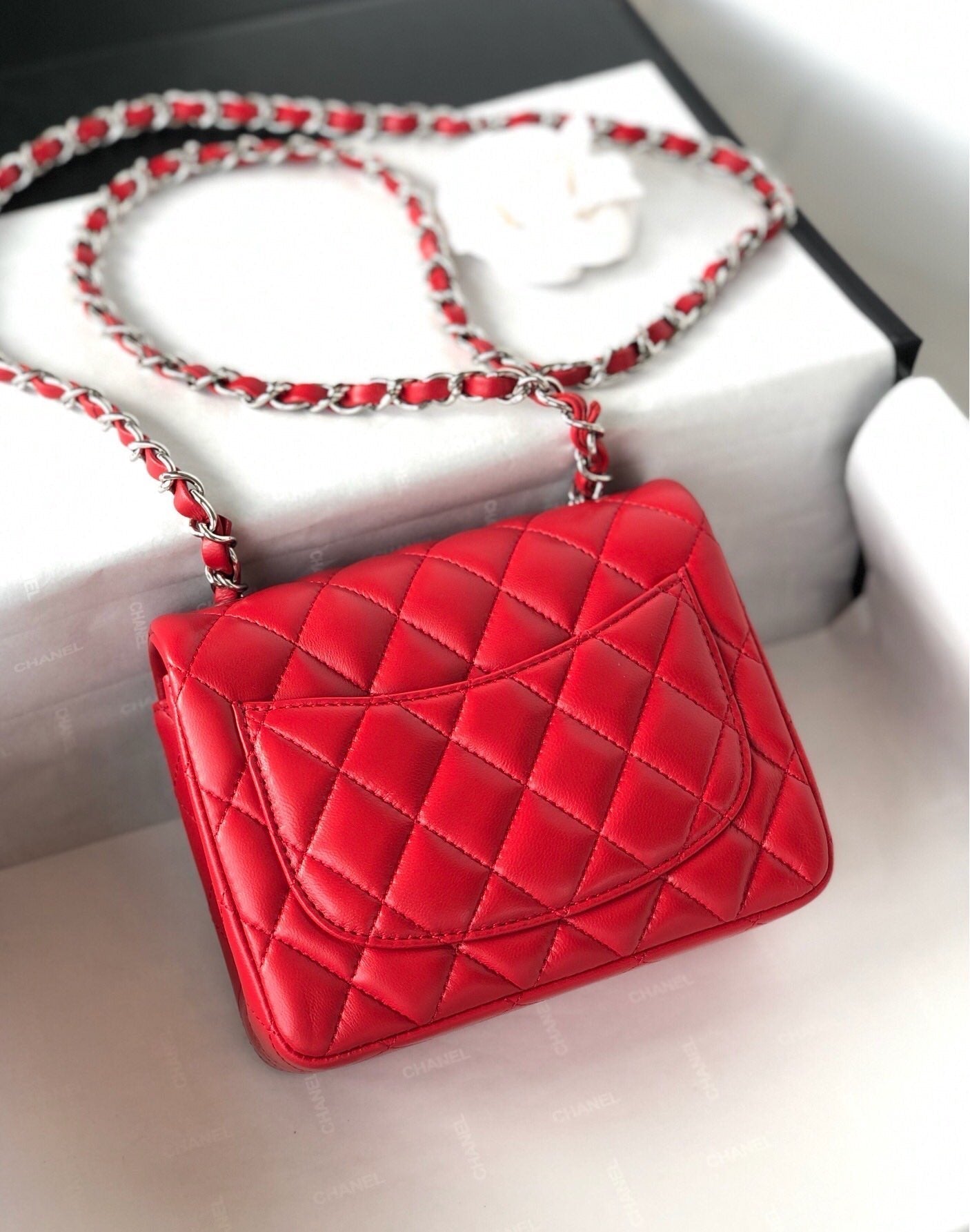 ミニスクエアフラップバッグ 17cm レッドラムスキン シルバー金具